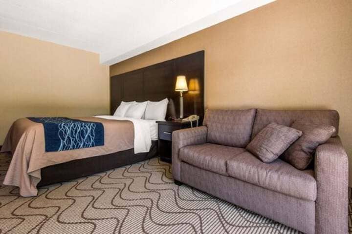 Room 4 of 25
